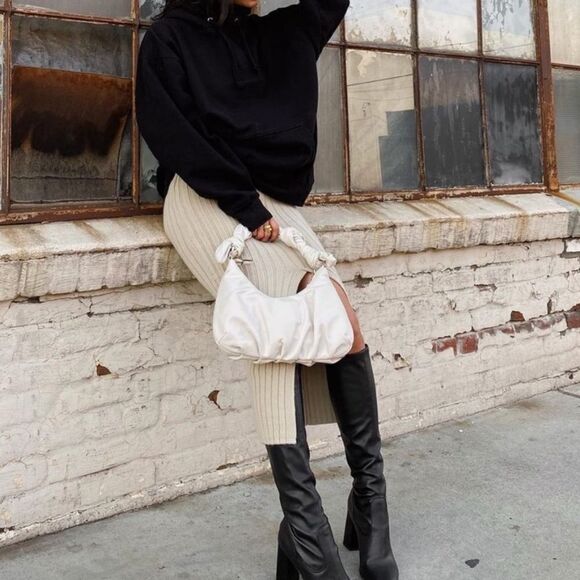 Black boots  - Picture 10 of 16